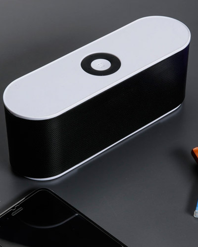 Brindes Personalizados - Caixa de Som Personalizada com Entrada para Pen Drive