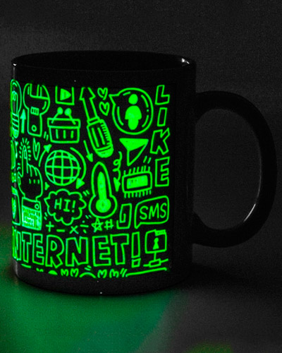 Caneca que Brilha no Escuro Personalizada