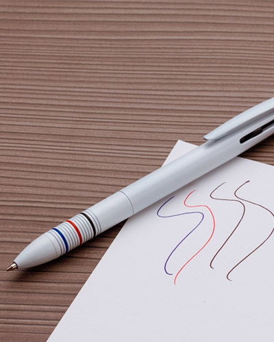 Caneta com 3 Cores Personalizada para Brindes