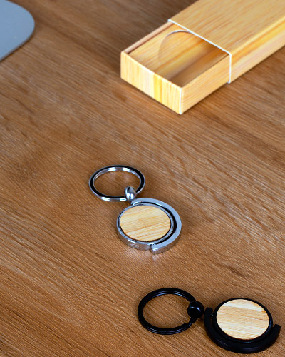 Chaveiro de Metal com Detalhes em Bambu
