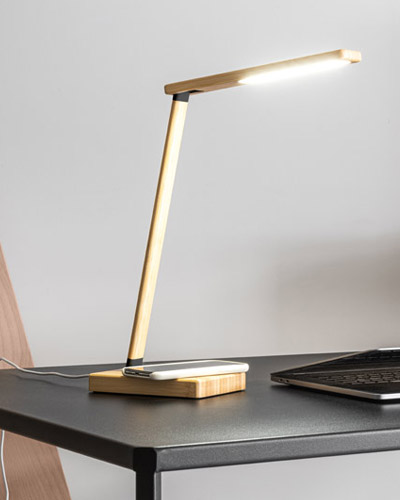 Brindes Personalizados - Luminaria Personalizada com Carregador por Inducao